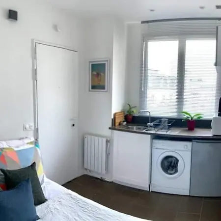 Private 15m2 A Porte Maillot Apartment *