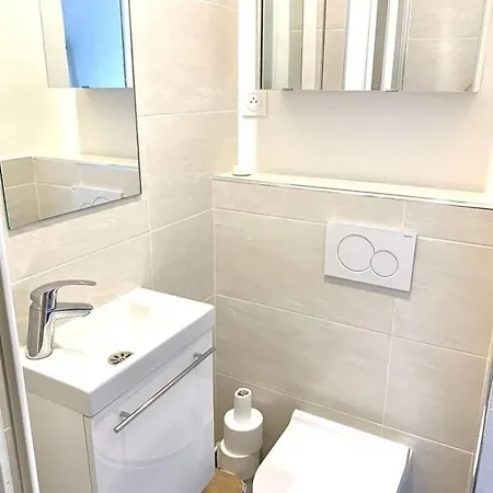 Private 15m2 A Porte Maillot Apartment